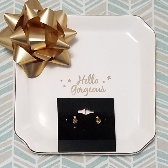 Lovely 10K gold heart and citrine studs - Picture 3 of 5